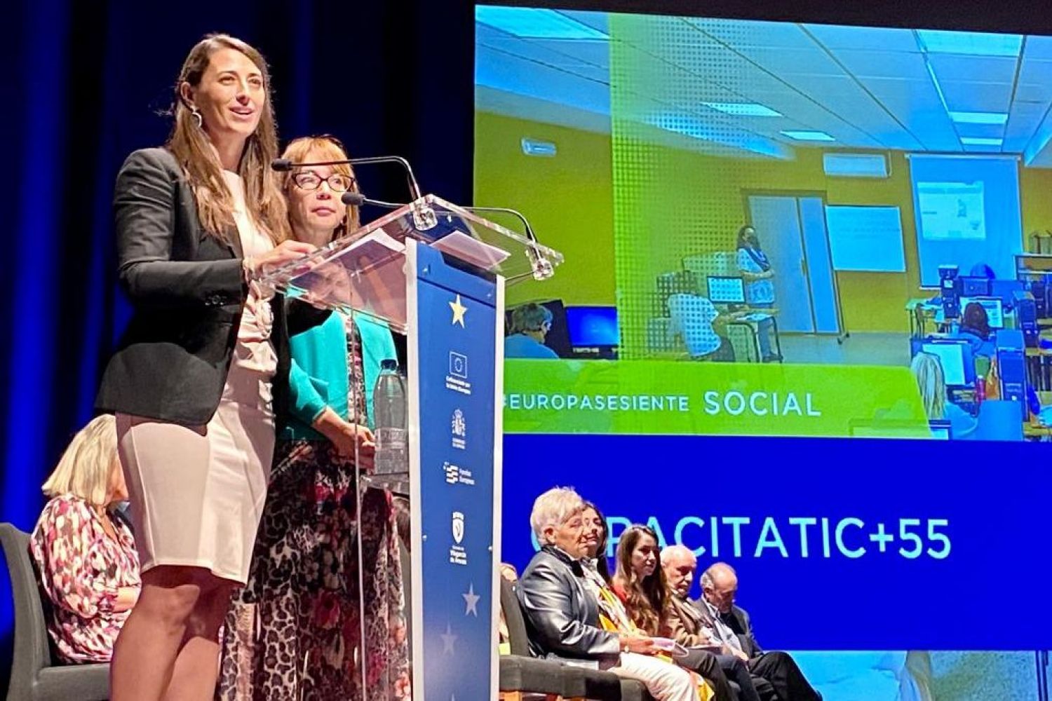 La directora general de Mayores, Alba Rodríguez, y la directora de INCISO Integración, Eugenia Fernández.